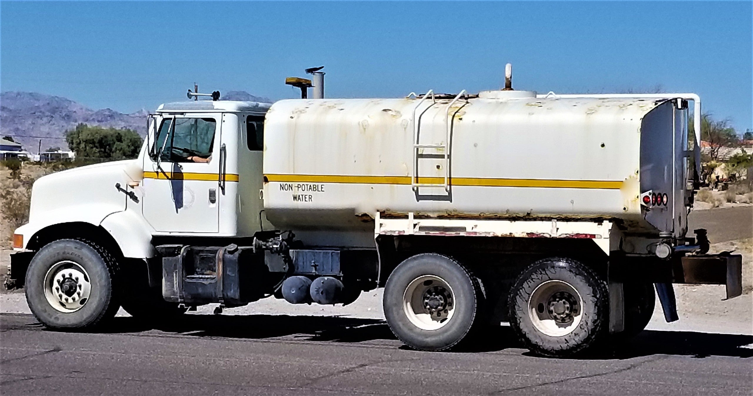 water-tanker-truck-2023-11-27-04-53-14-utc